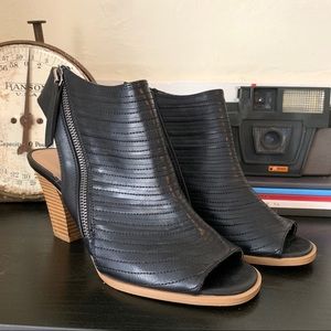 Chinese Laundry Shooties